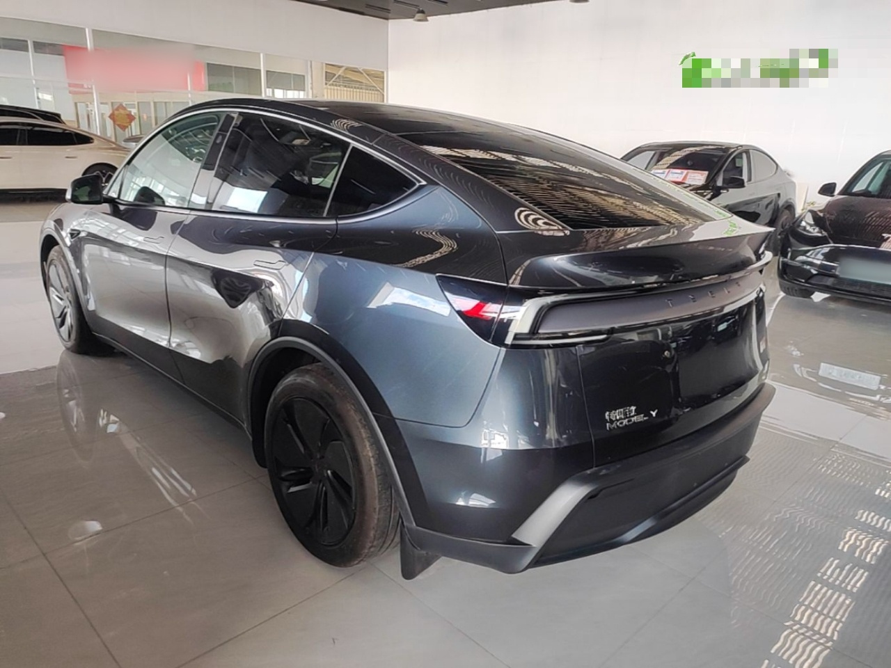 Model Y 2025 RWD Launch Edition photo 4