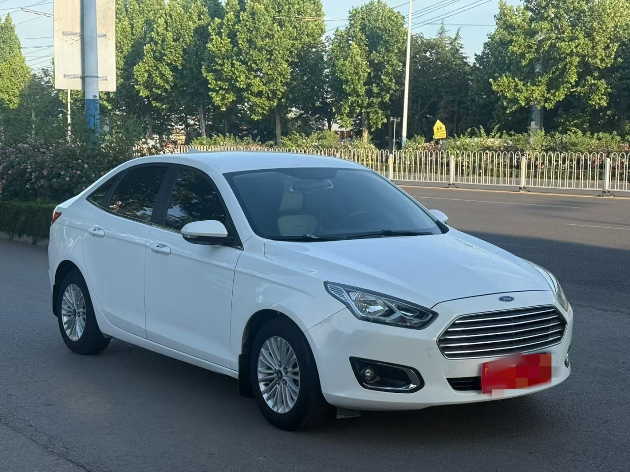 Escort 2017 1.5L MT Comfort photo 4