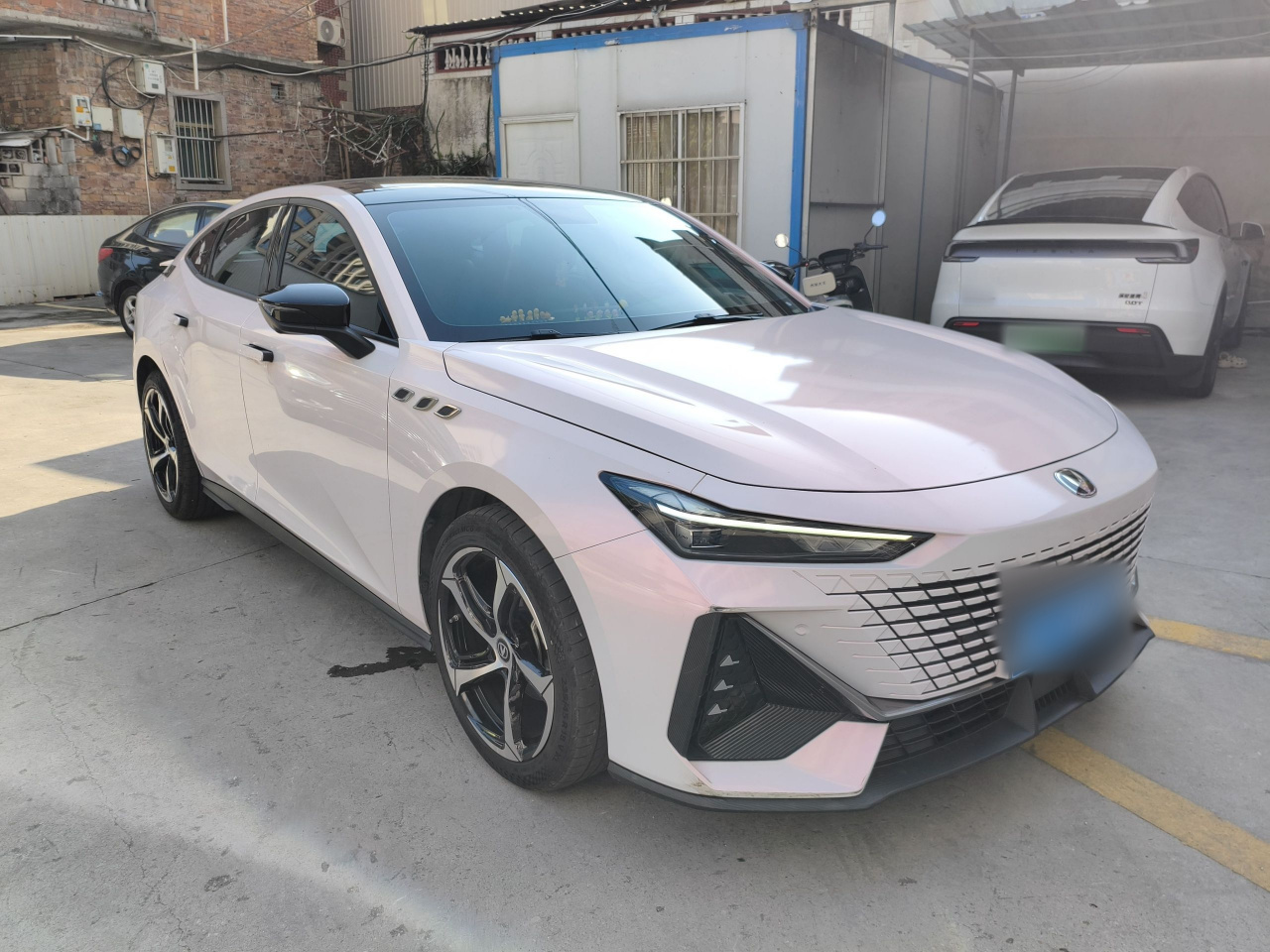 UNI-V 2022 1.5T Premium photo 3