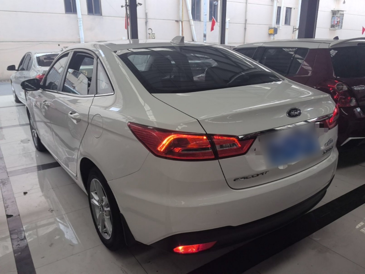 Escort 2019 1.5L AT photo 4