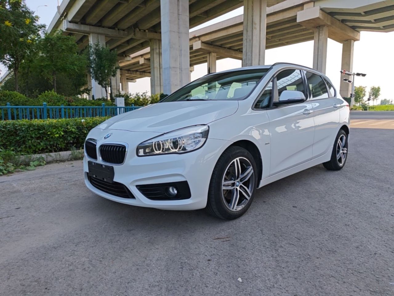 2 Series Wagon 2016 218i Sport Design Package