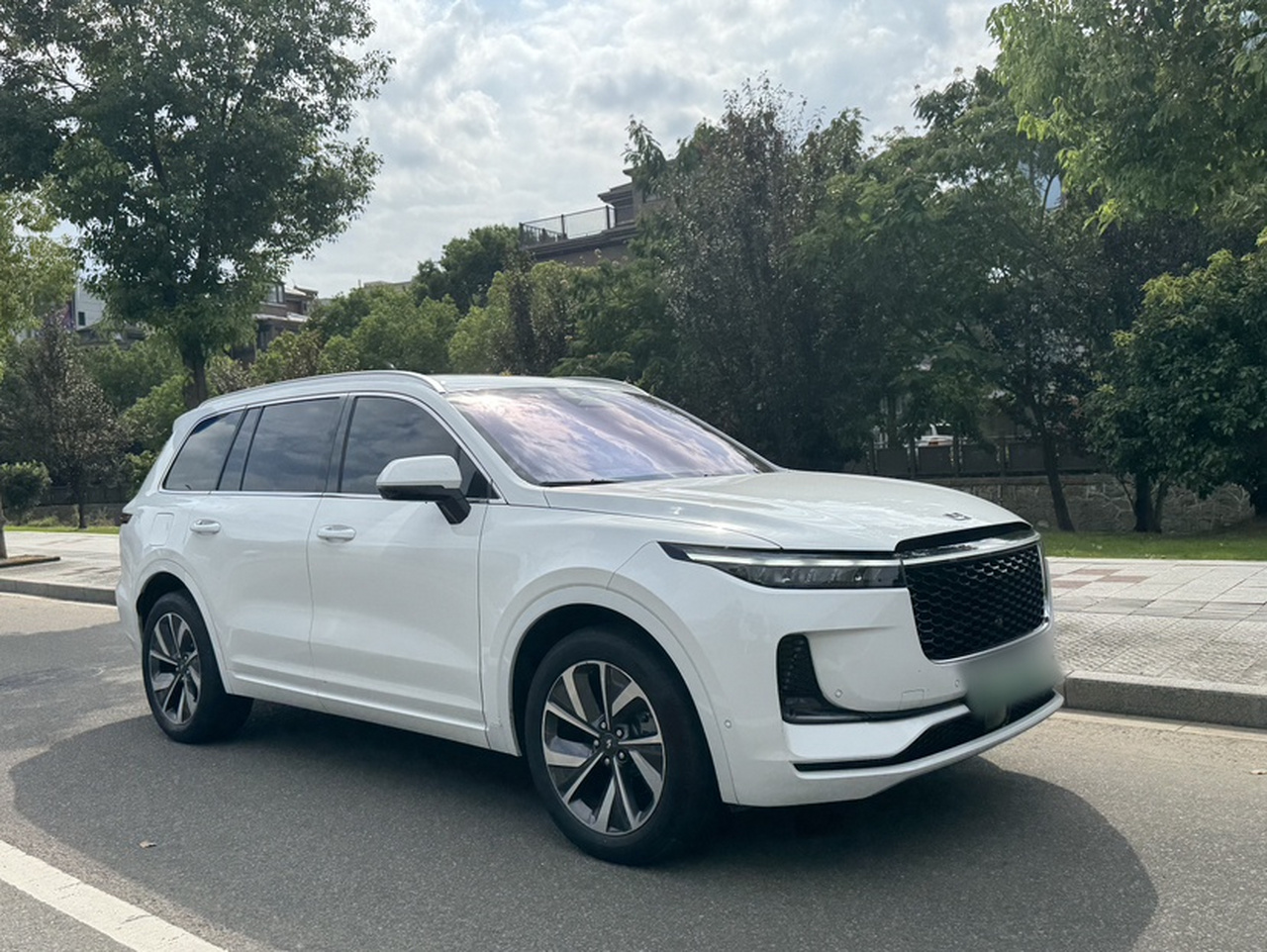 Li Auto ONE 2021 EREV 6-Seater photo 3
