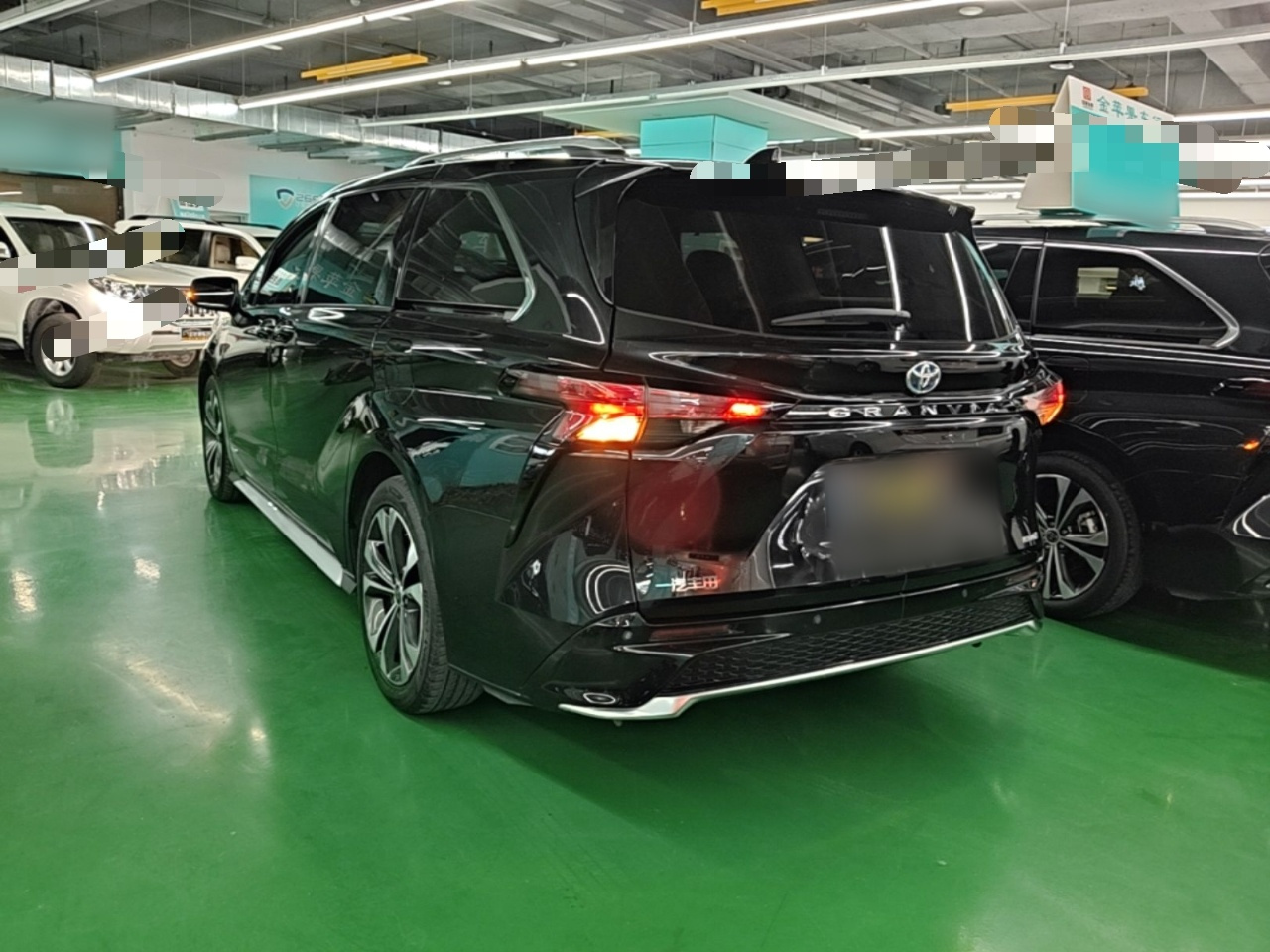 Granvia 2023 2.5L Hybrid Premium PLUS photo 3