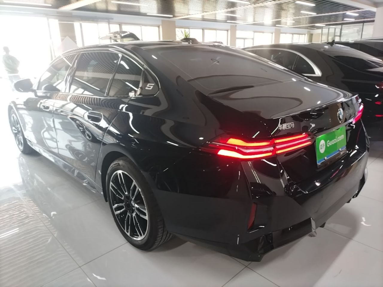 5 Series 2026 530Li Leading M Sport Package photo 4
