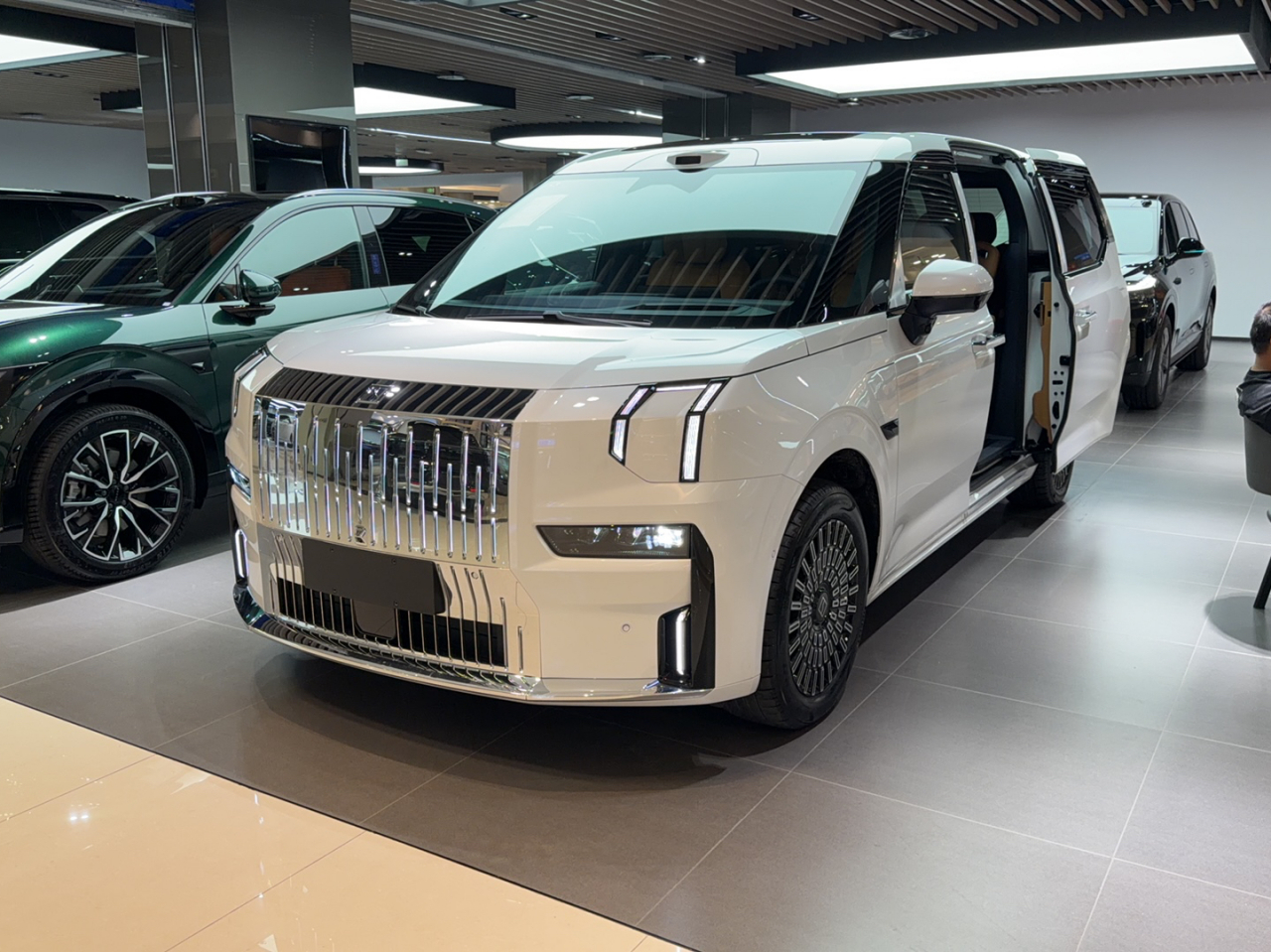 009 2026 6-Seater Ultra+ Executive