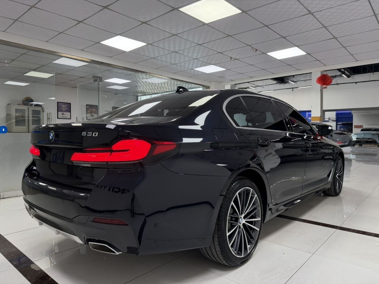 5 Series 2023 530Li Leading M Sport Package photo 4