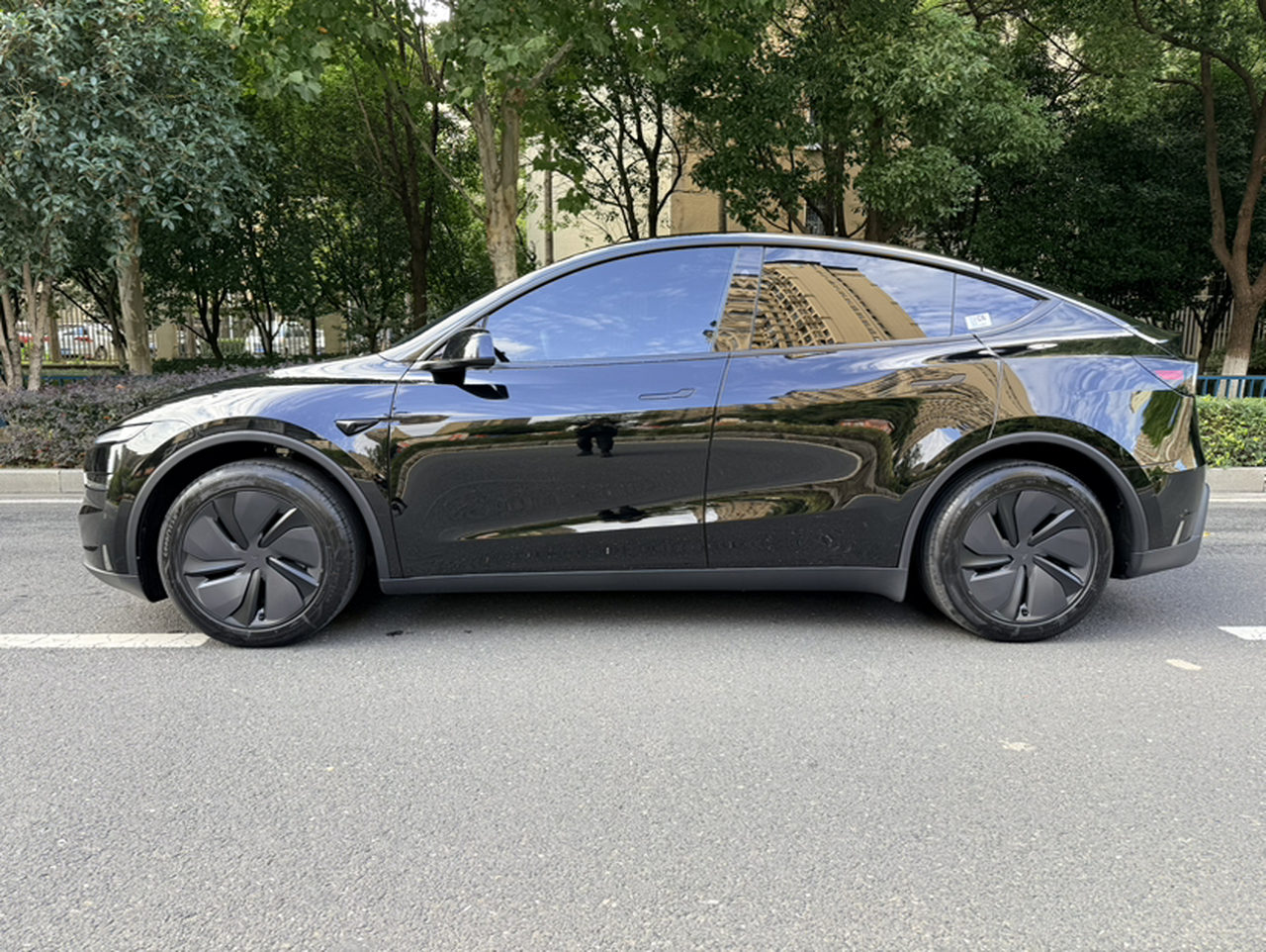 Model Y 2026 RWD photo 2
