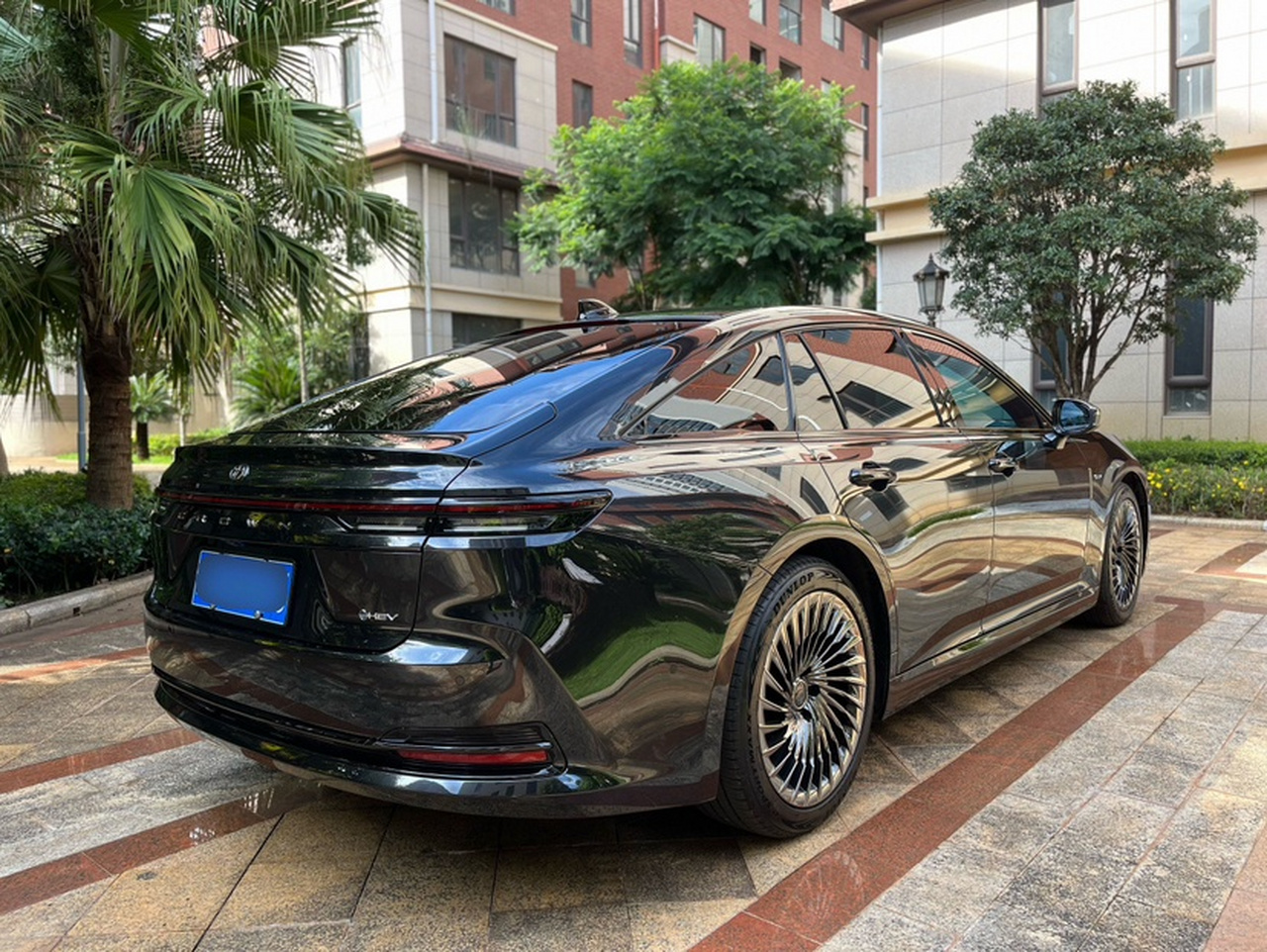 Crown Imported 2024 2.5L Supreme photo 4