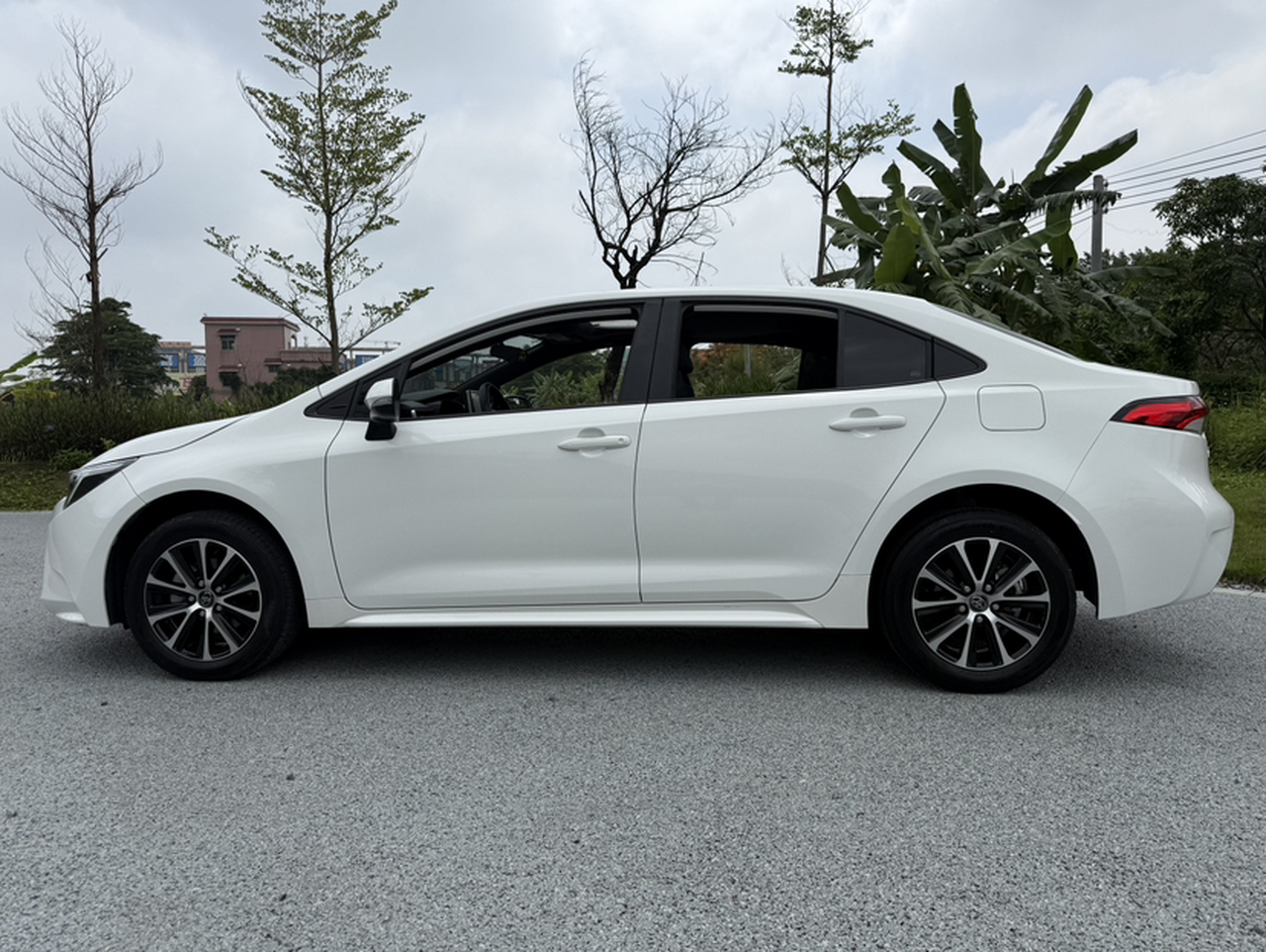 Levin 2023 185T CVT Luxury photo 4
