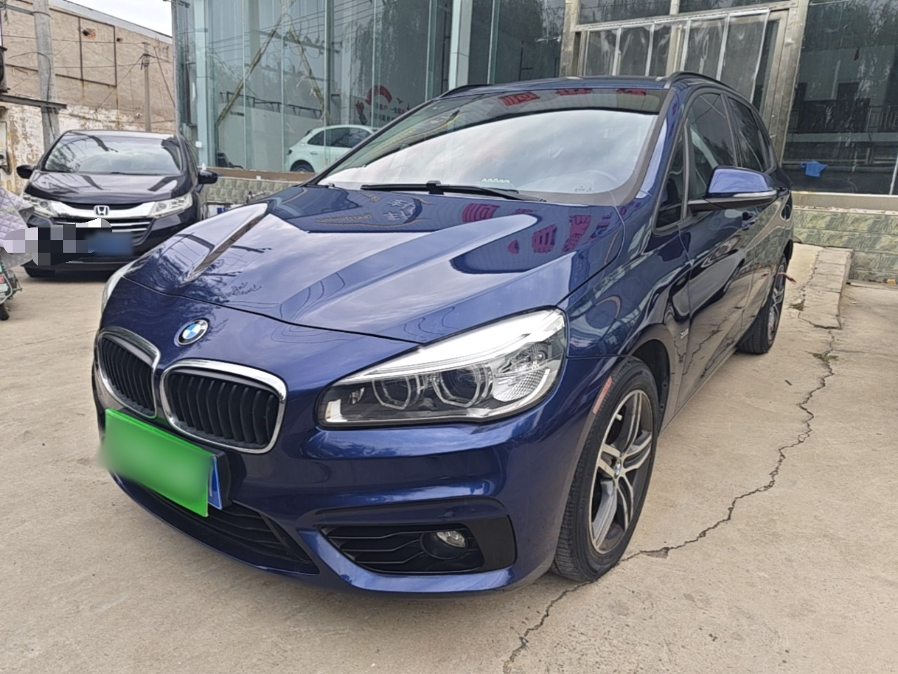 2 Series Wagon 2016 218i Sport Design Package