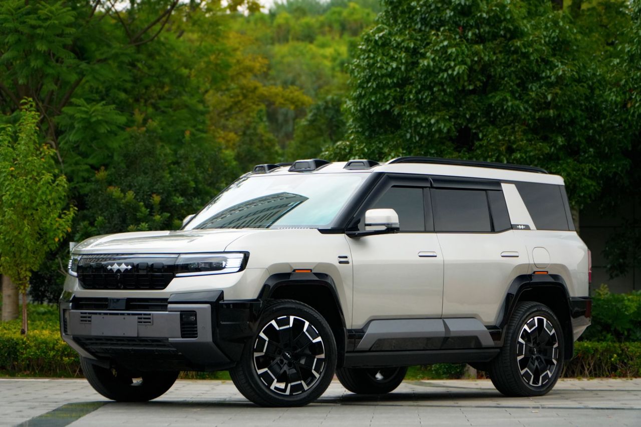 Fang Cheng Bao Leopard 8 2025 Flagship 7-Seater