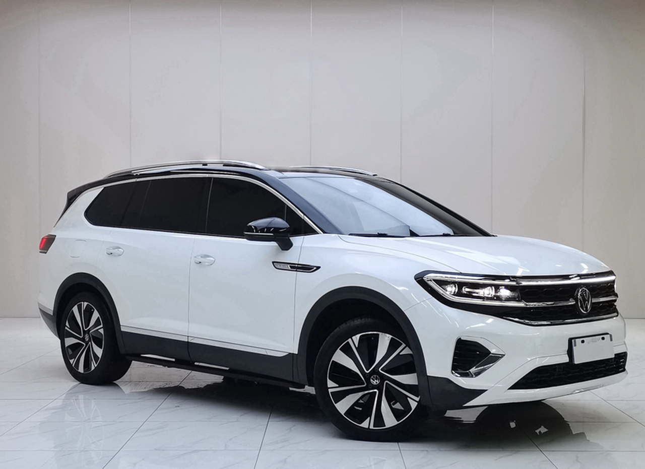 2022 380TSI AWD Flagship 6-Seater photo 2