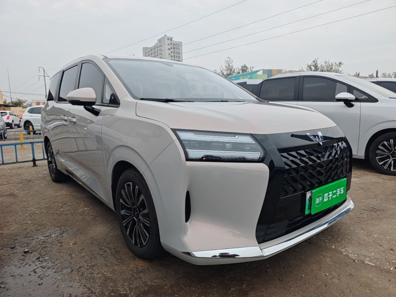 730 EV 2025 125km Luxury photo 3