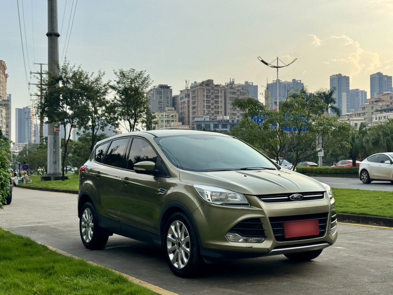 Kuga 2013 1.6L GTDi RWD Comfort photo 2