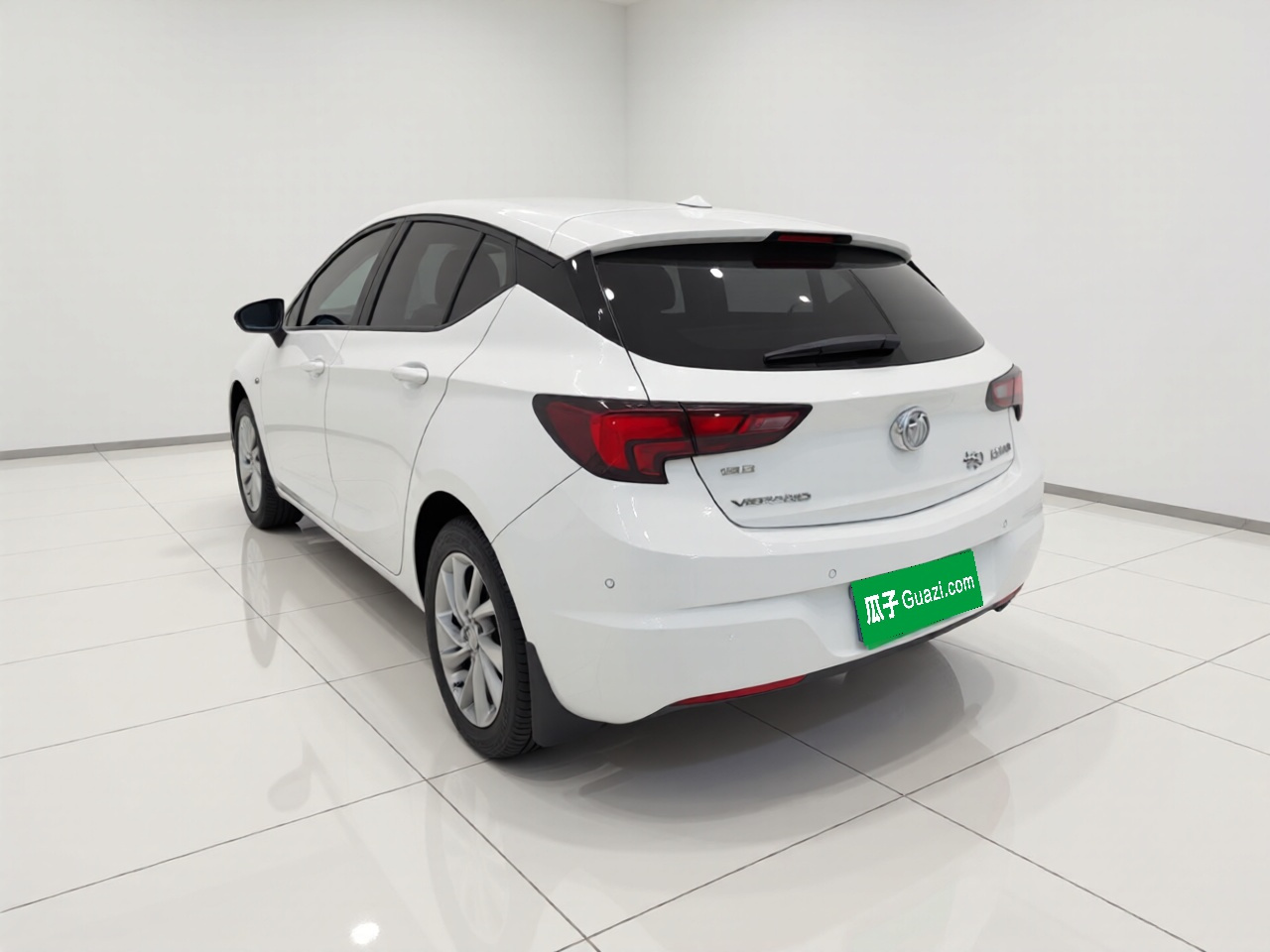 Verano 2016 Hatchback 15S AT Leading photo 4