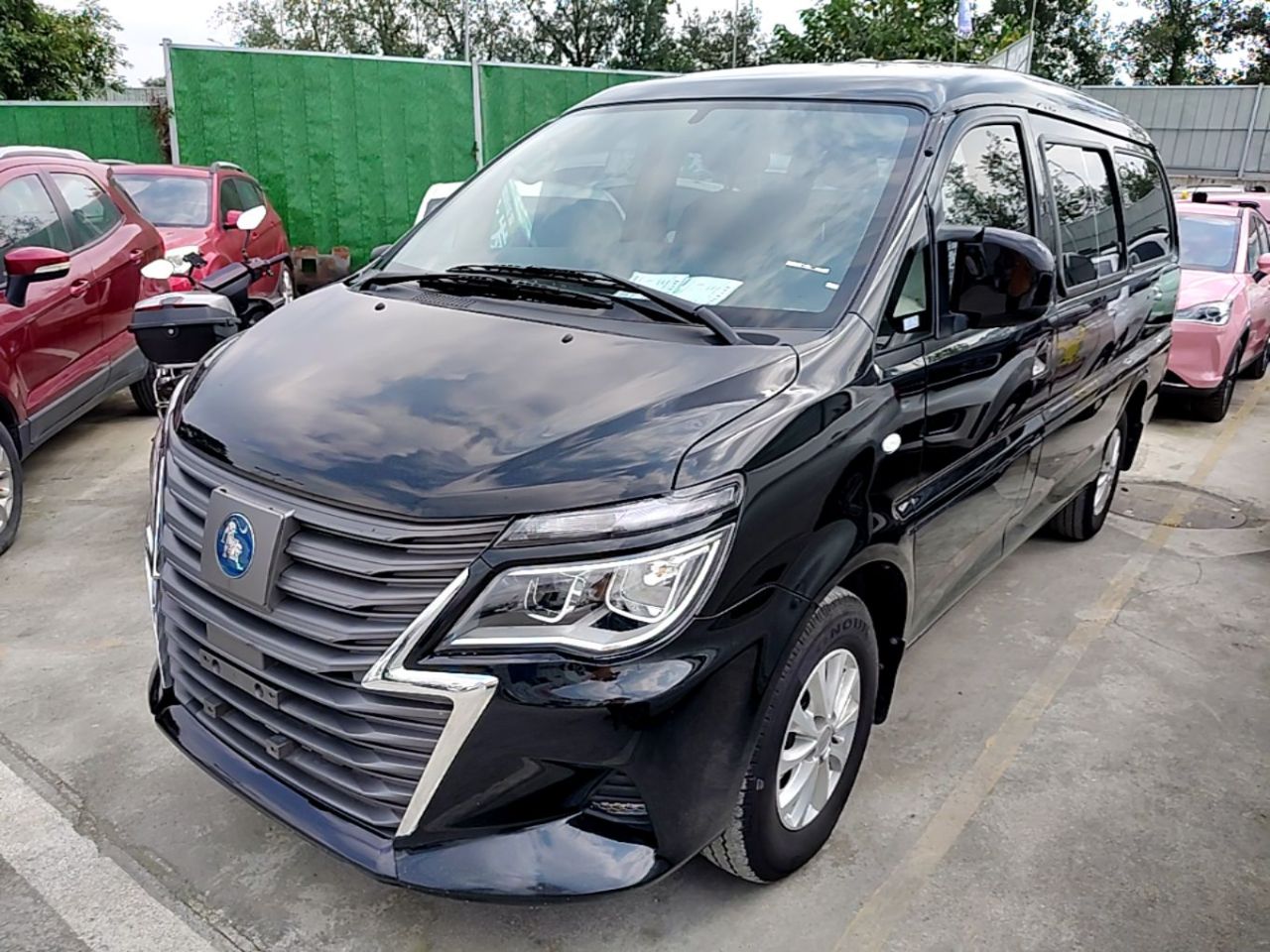 Lingzhi M5EV 2022 Luxury 7-Seater