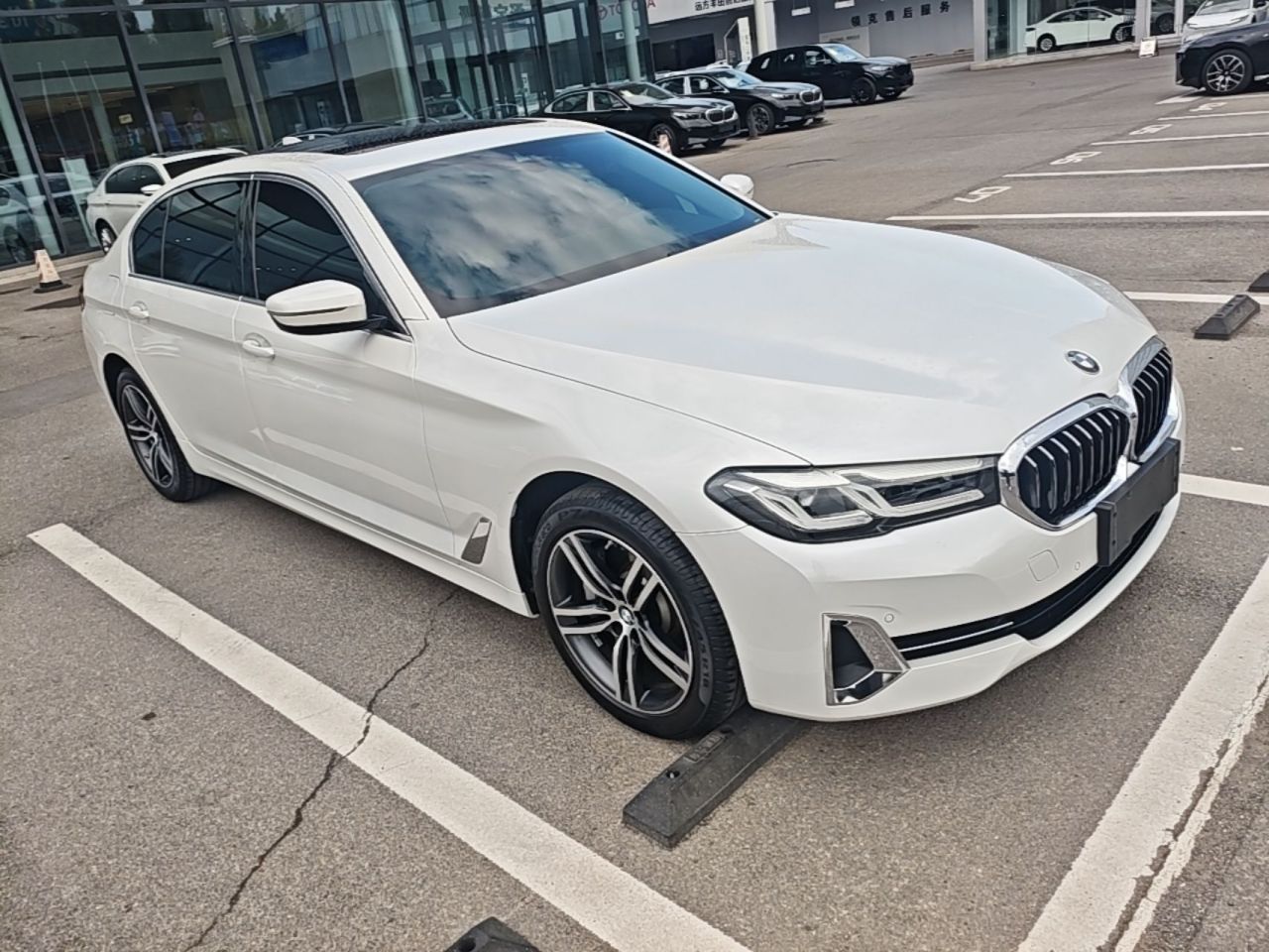 5 Series 2023 Facelift 530Li Leading Luxury photo 3