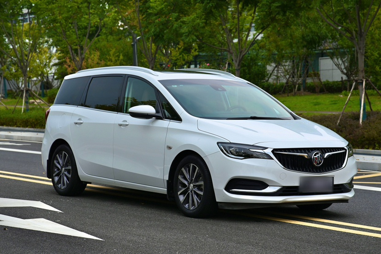 GL6 2021 323T Mild Hybrid Premium photo 4