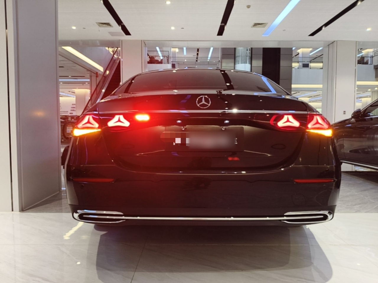 E-Class 2025 E 300 L Luxury photo 5