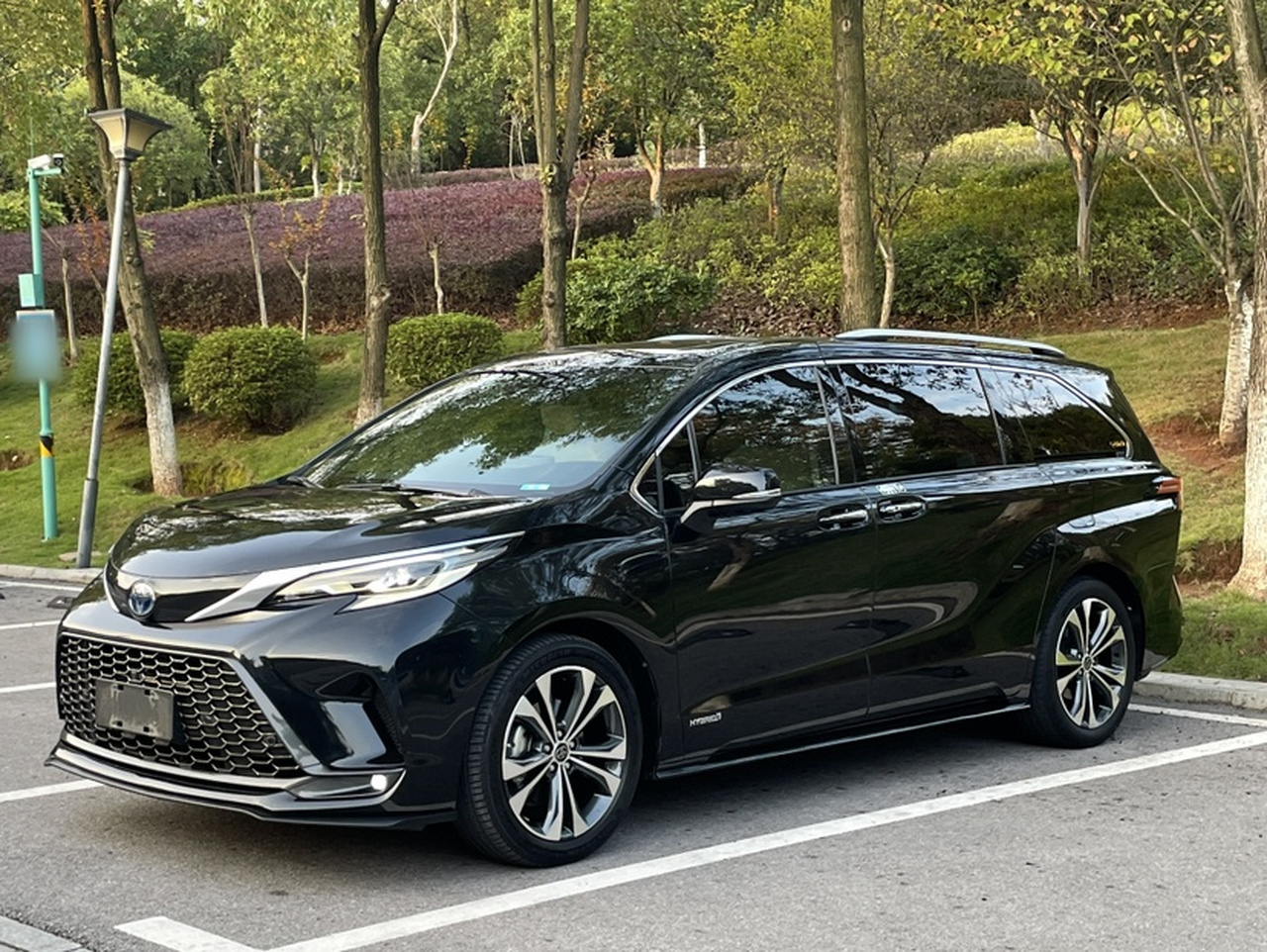 Granvia 2022 2.5L Hybrid photo 2