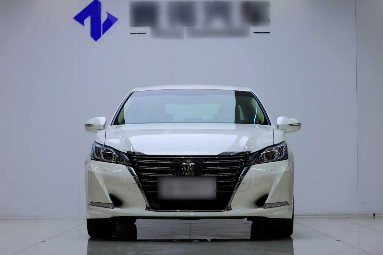 Crown 2018 2.0T photo 2