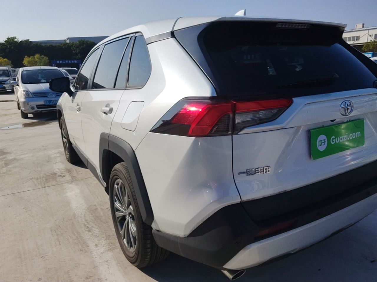 RAV4 2023 2.0L CVT AWD photo 4