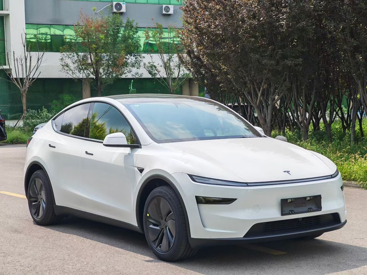 Model Y 2026 RWD photo 4