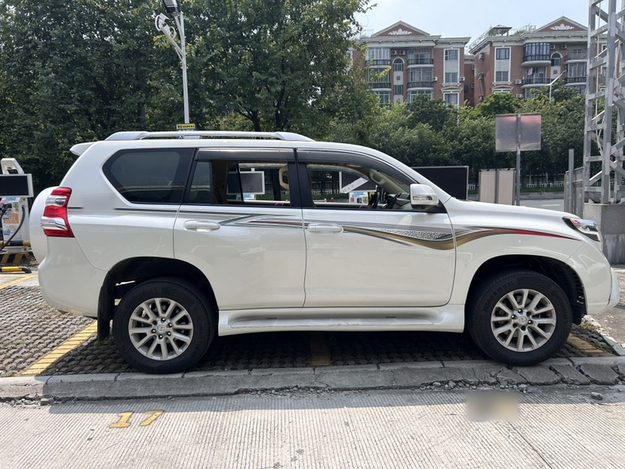 Prado Parallel Import photo 3