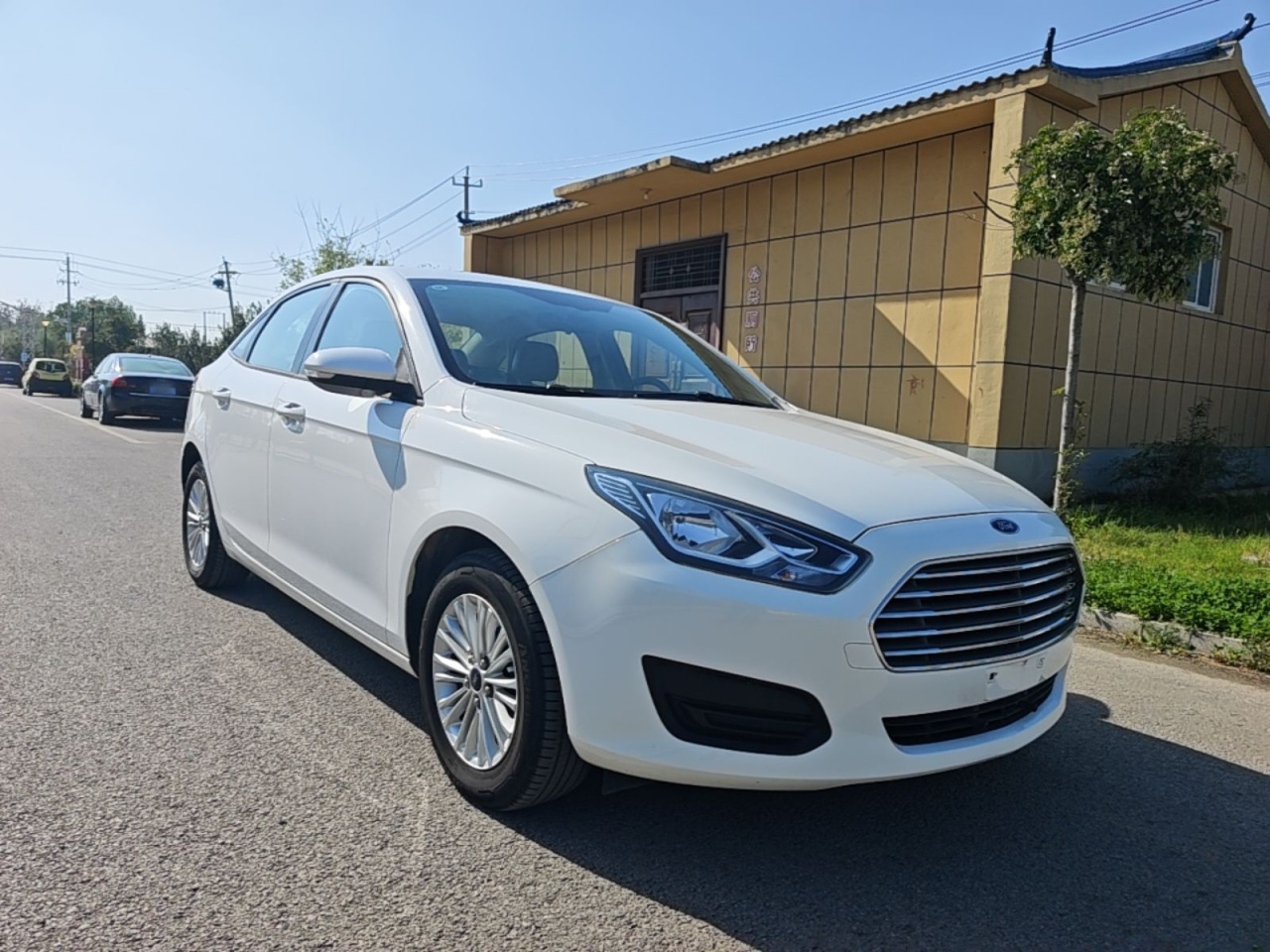 Escort 2017 Facelift 1.5L AT Comfort photo 3
