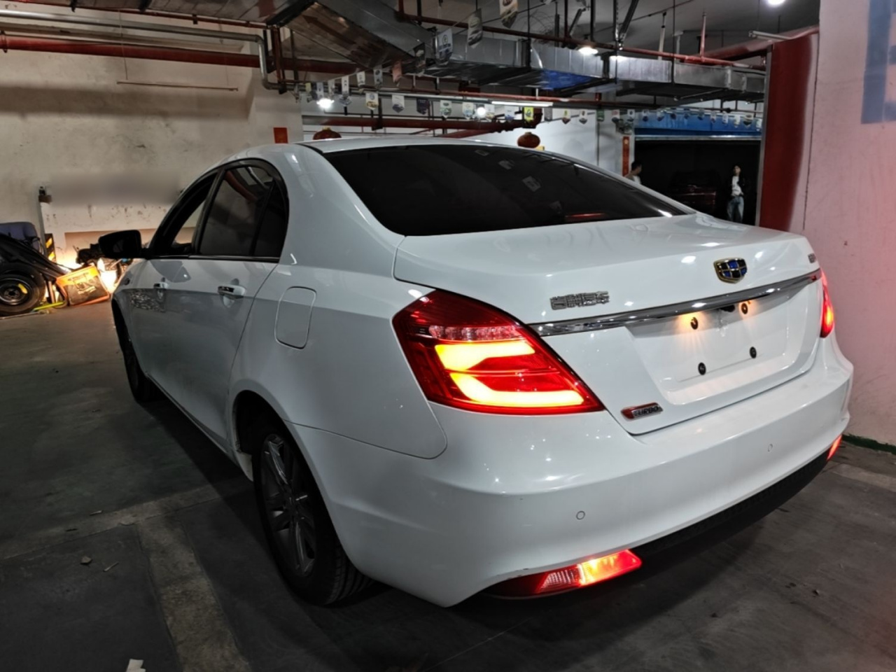 Emgrand 2017 Sedan 1.3T CVT Premium photo 4