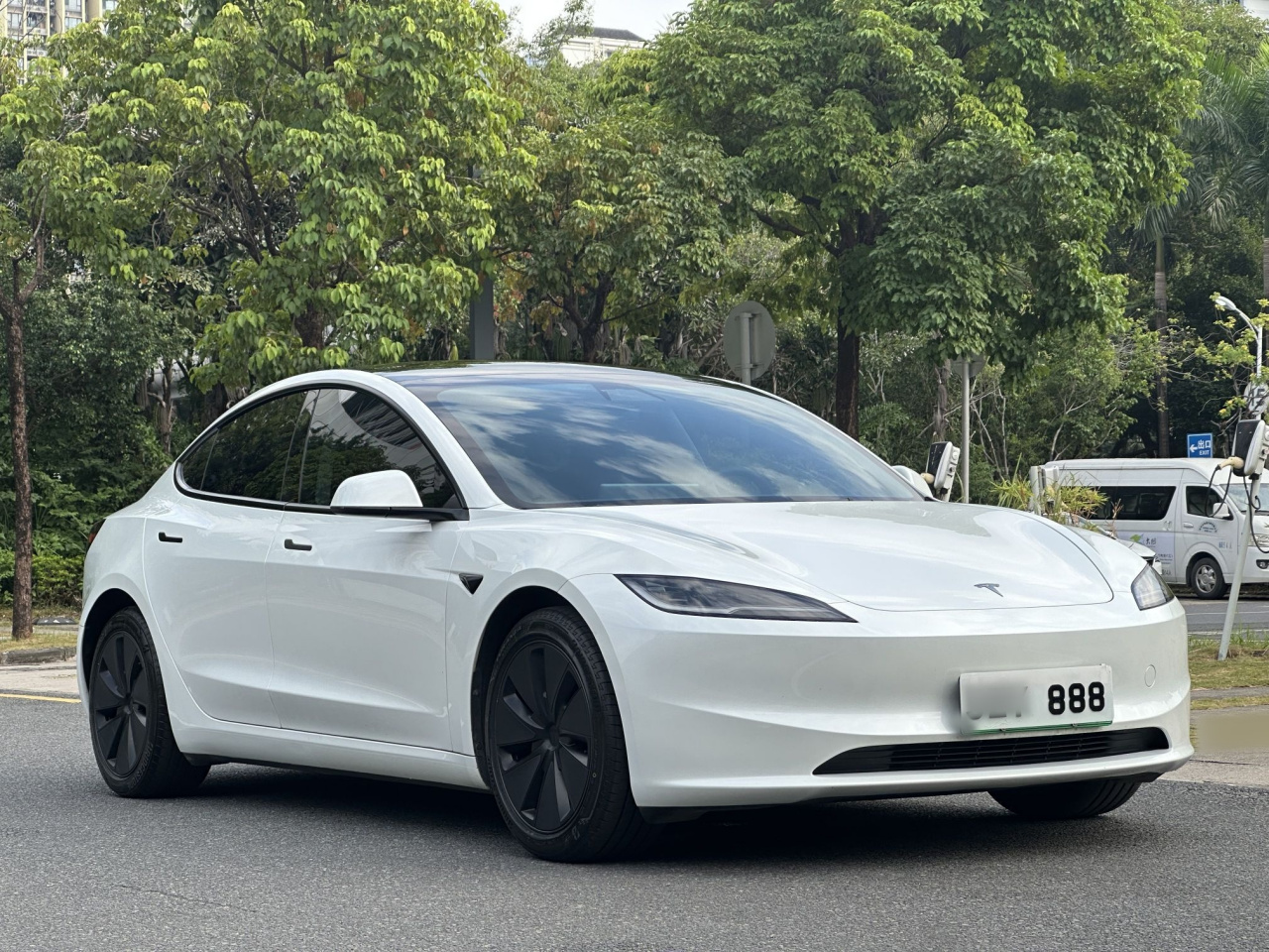 Model 3 2025 RWD photo 3