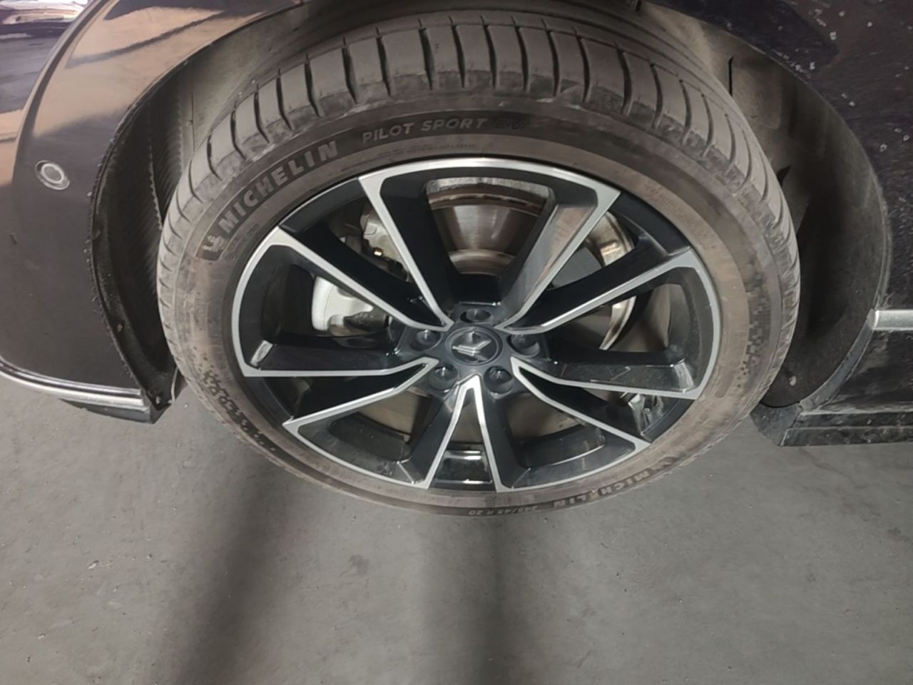 Voyah Passion 2024 PHEV AWD Extended Range Flagship photo 2