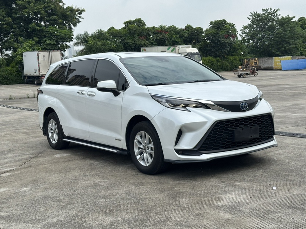 Granvia 2023 2.5L Hybrid Comfort photo 3