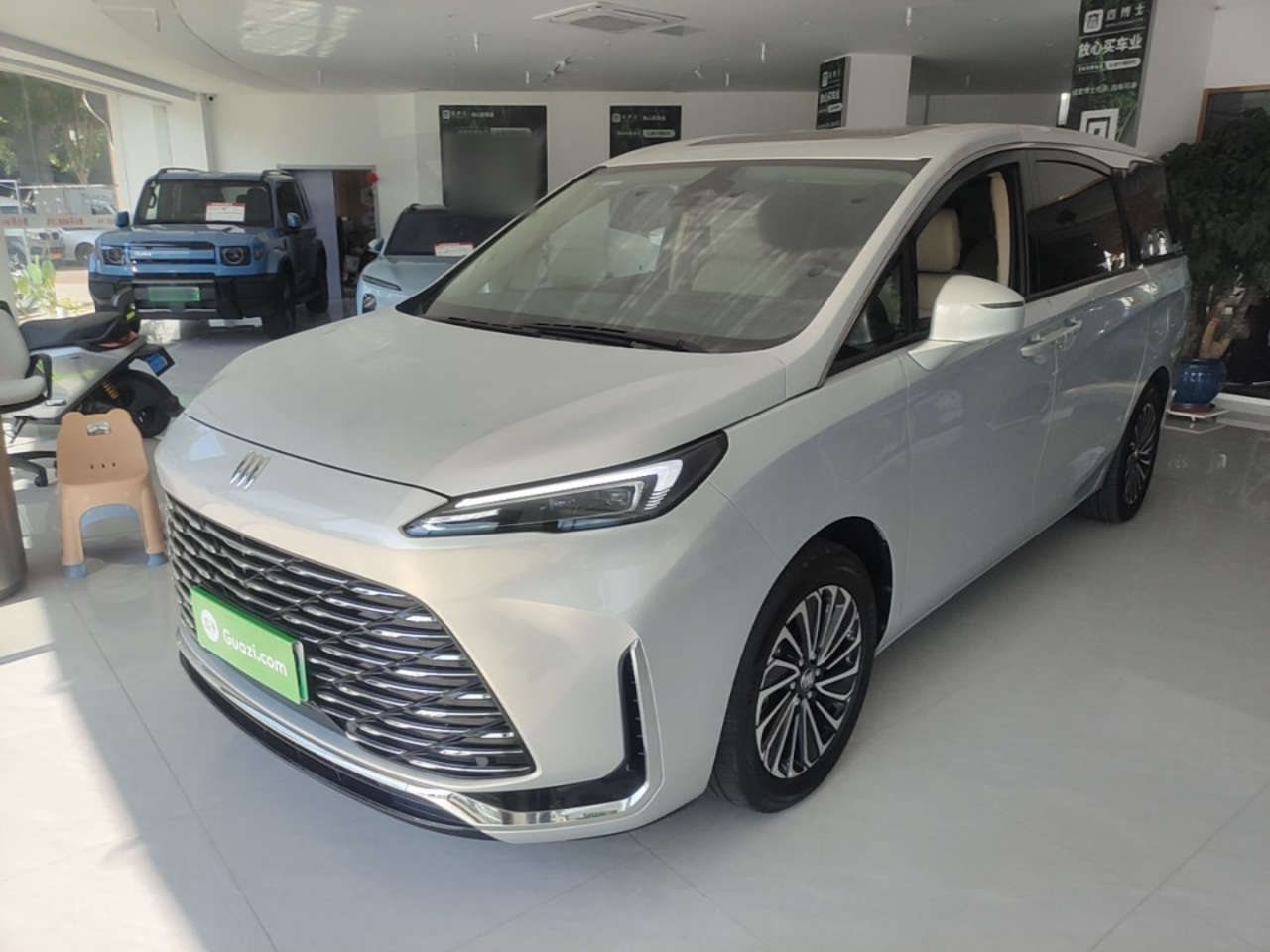 GL8 EV 2025 Exclusive
