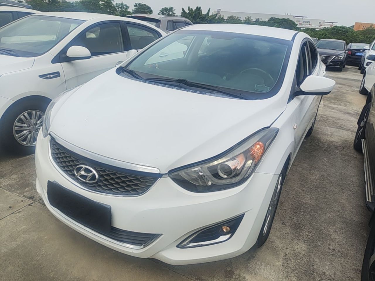 Elantra 2016 1.6L AT Smart