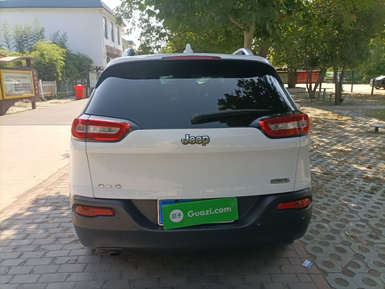 Cherokee Imported 2014 2.4L Luxury photo 3