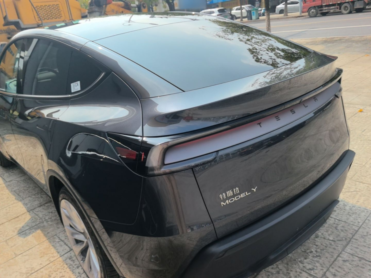 Model Y 2025 RWD photo 4