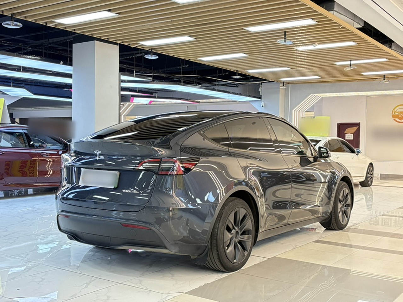 Model Y 2024 RWD photo 2