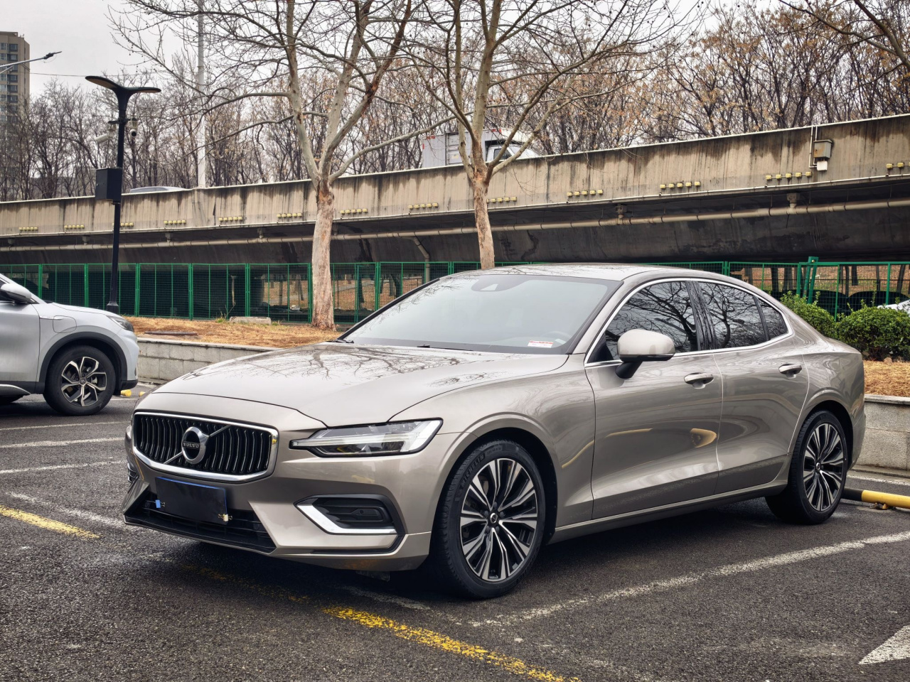 S60 2022 B4 Luxury