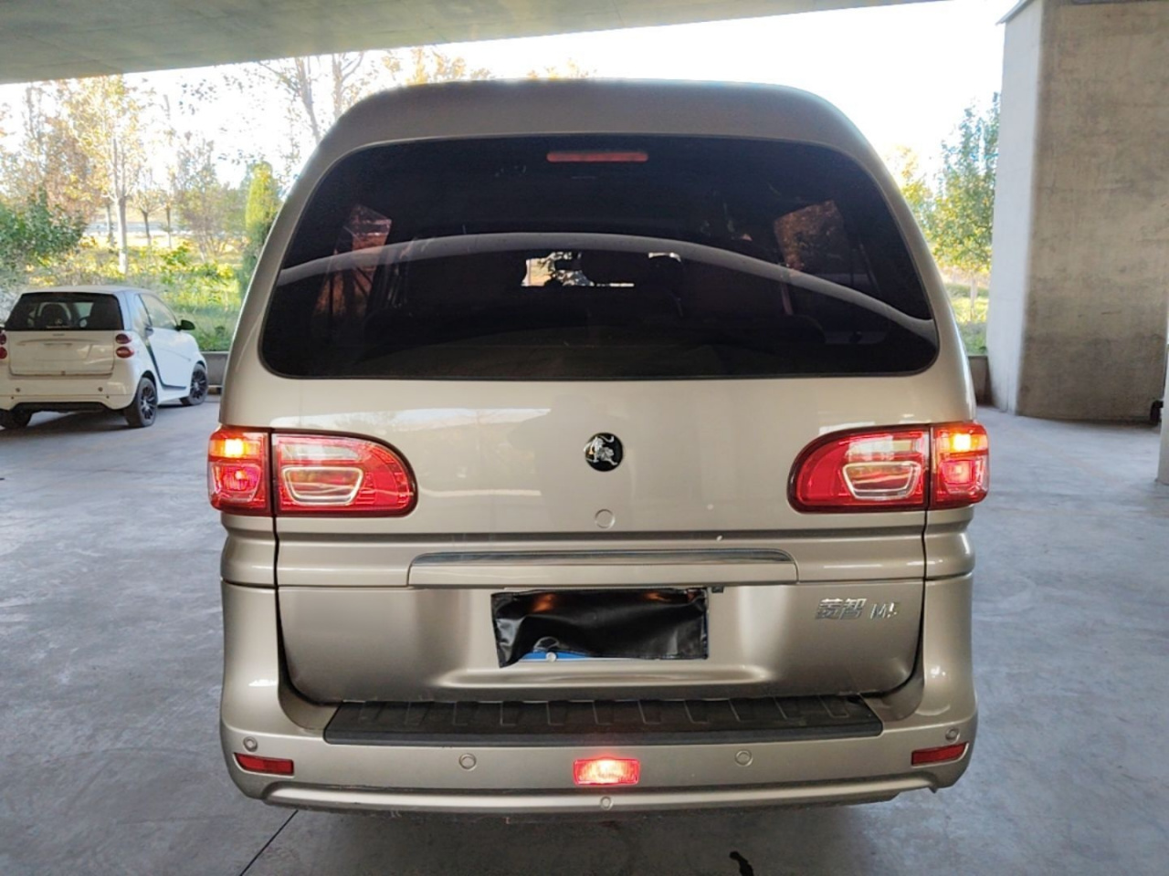 Lingzhi 2023 M5L 1.6L 7-Seater photo 5