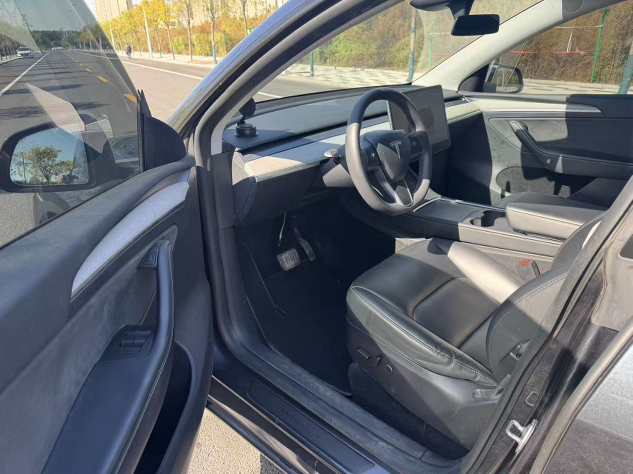 Model Y 2024 RWD photo 2
