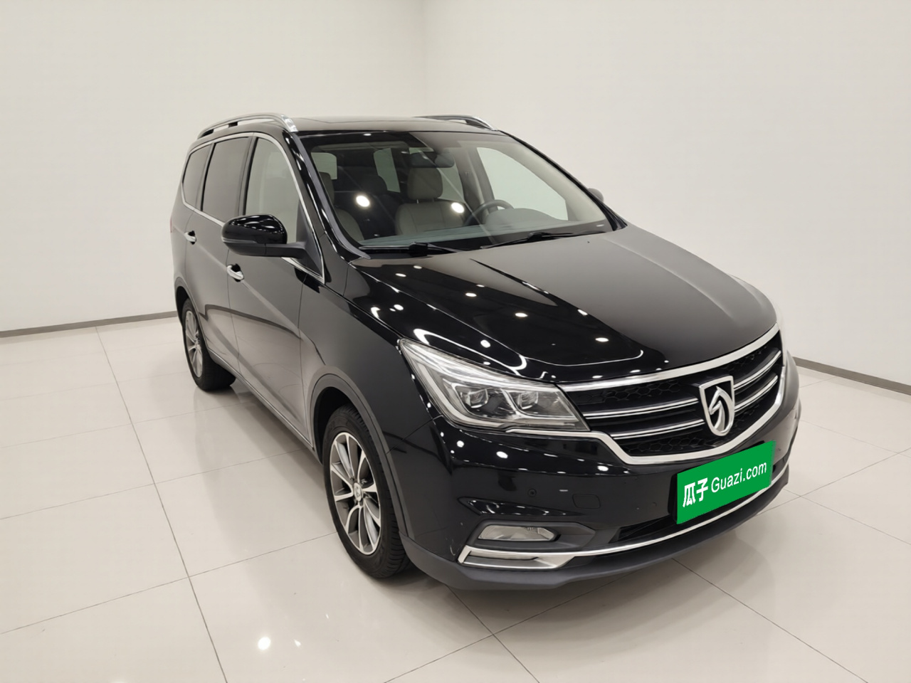 730 2017 1.8L iAMT Luxury 7-Seater photo 2