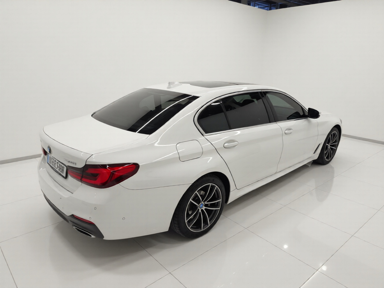 5 Series EV 2021 535Le M Sport Package photo 4