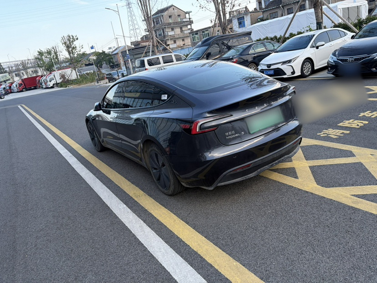 Model 3 2023 RWD photo 2