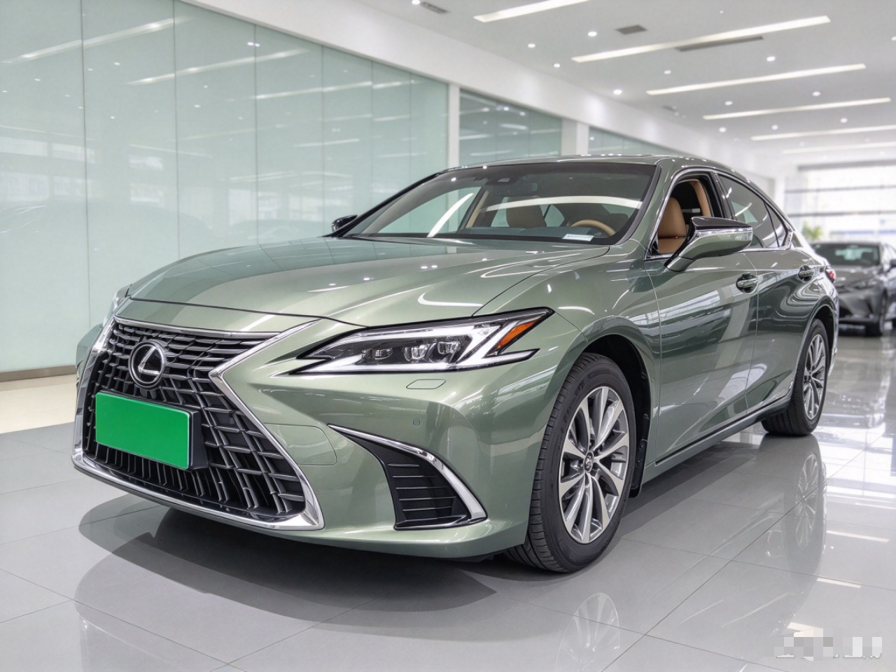 ES 2025 200 Exclusive