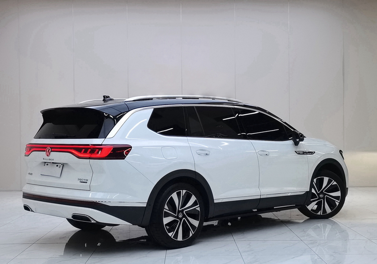 2022 380TSI AWD Flagship 6-Seater photo 3