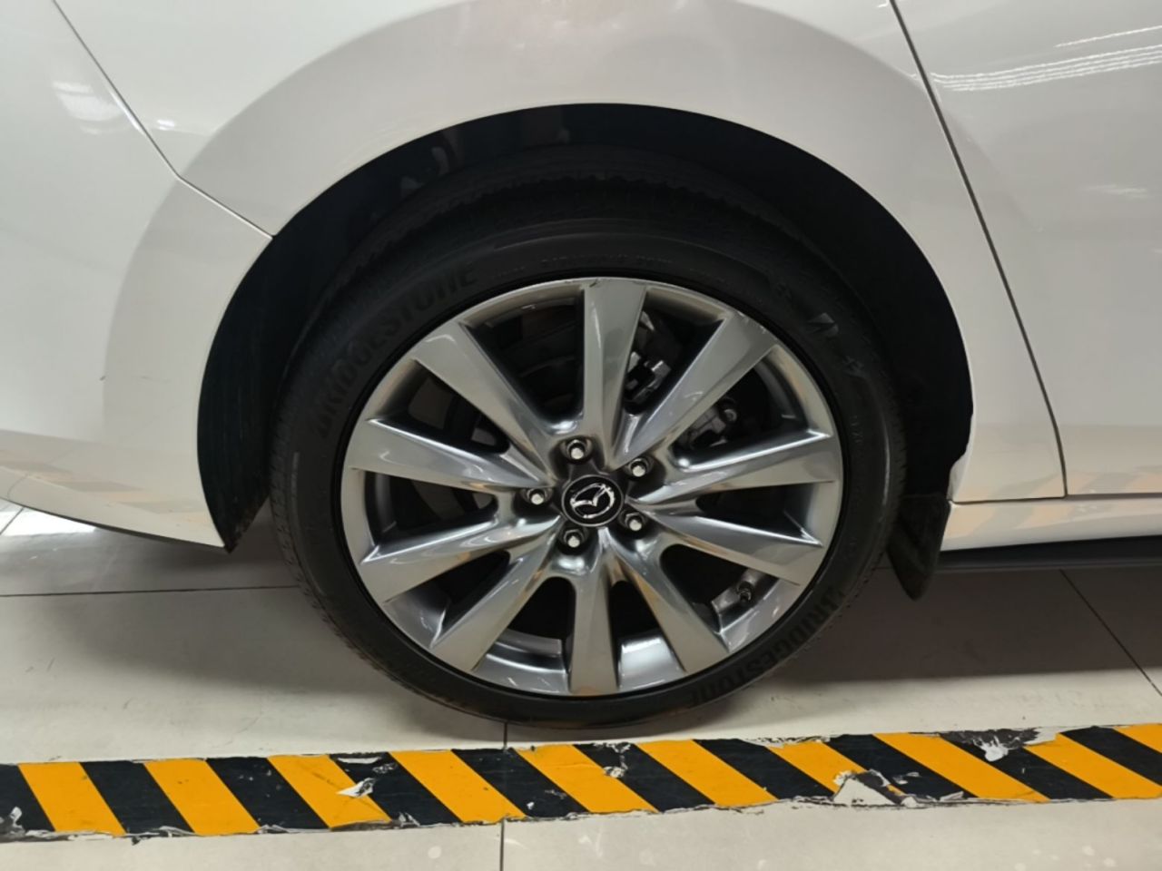 3 Axela 2023 2.0L AT photo 3