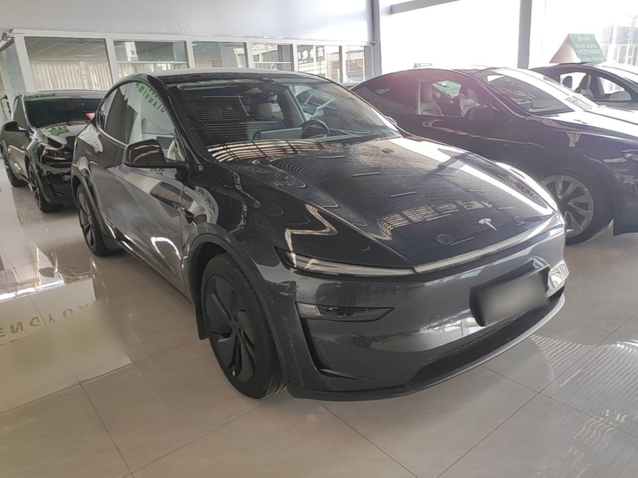 Model Y 2025 RWD Launch Edition photo 3