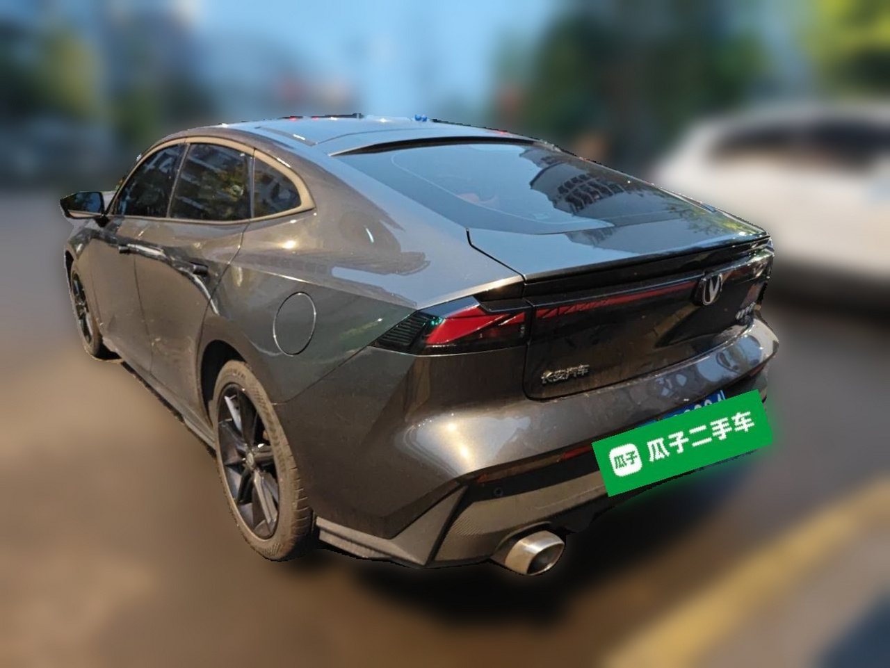 UNI-V 2022 1.5T Premium photo 4
