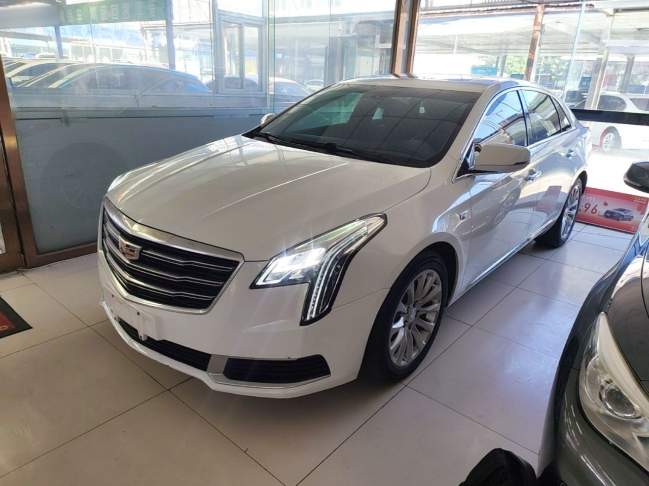 XTS 2018 28T Tech